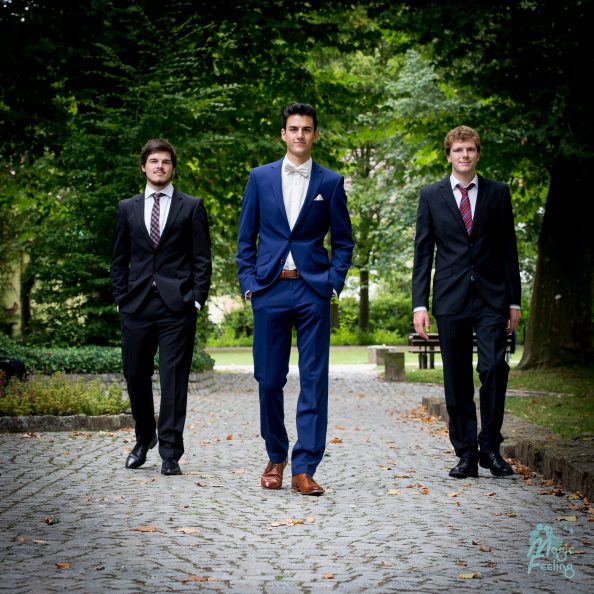 Bräutigam mit Freunden Magic Feeling Hochzeitsfotografie